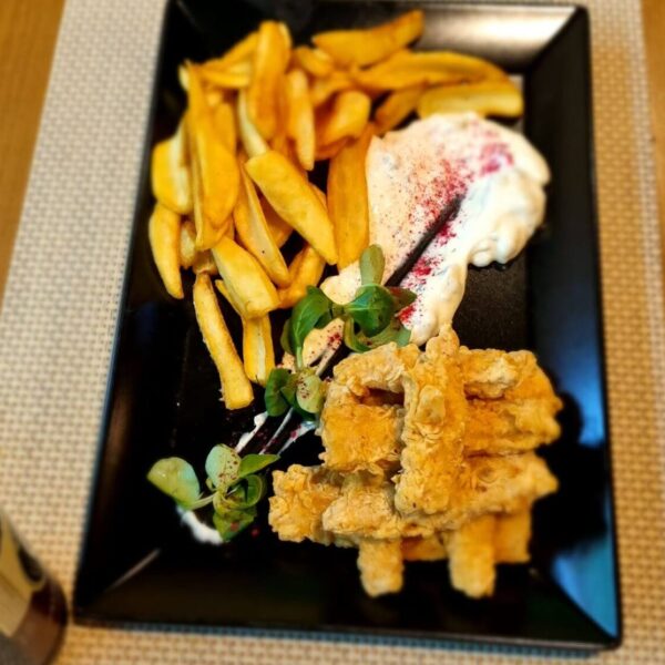 Fish & Chips cu Sos Tartar/Fish & Chips with Tartar Sauce