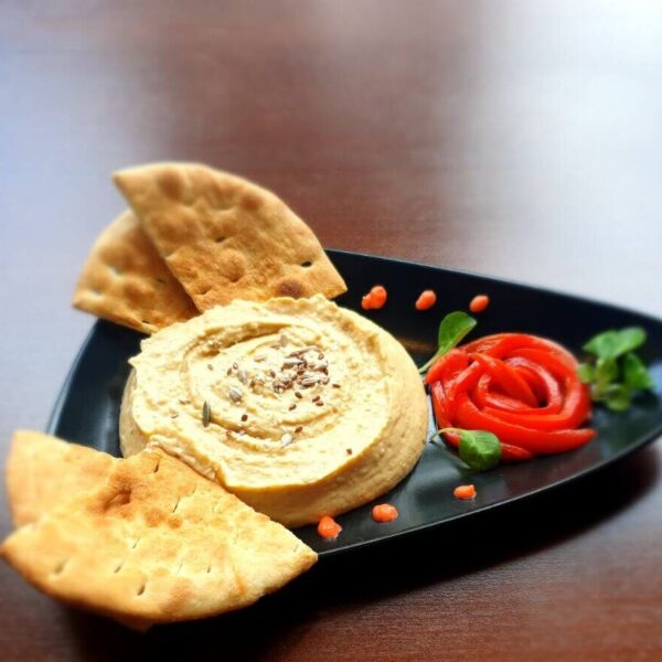 Hummus cu focaccia/Hummus with focaccia