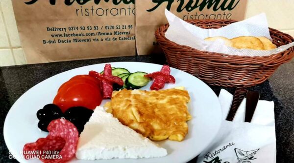 Mic dejun Romanesc cu omleta/Romanian breakfast with omelette