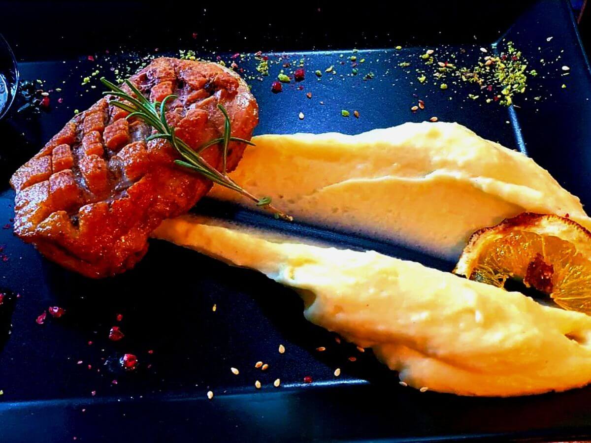 Piept de rata cu sos de portocale si piure cu trufe/Duck breast with orange sauce and truffle mashed potatoes