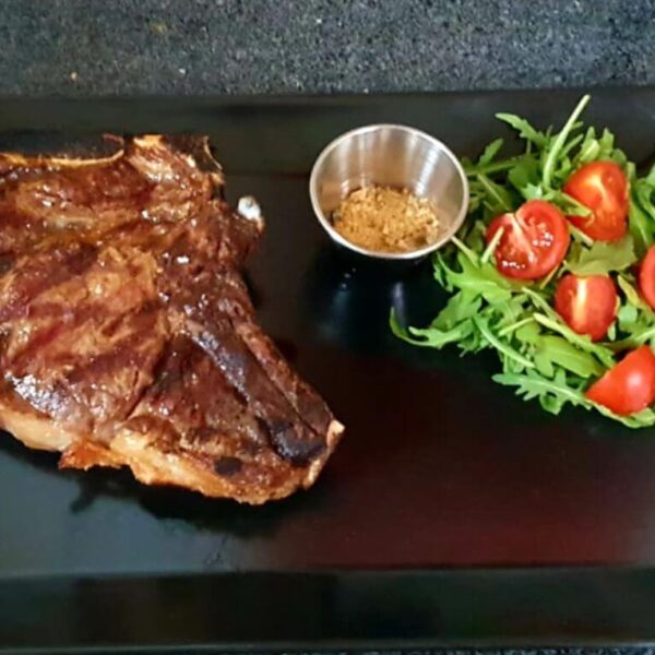 T –bone steak la gratar/Grilled T-bone steak