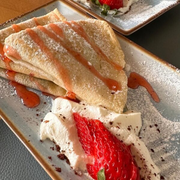 Clatite cu dulceata/Pancakes with jam