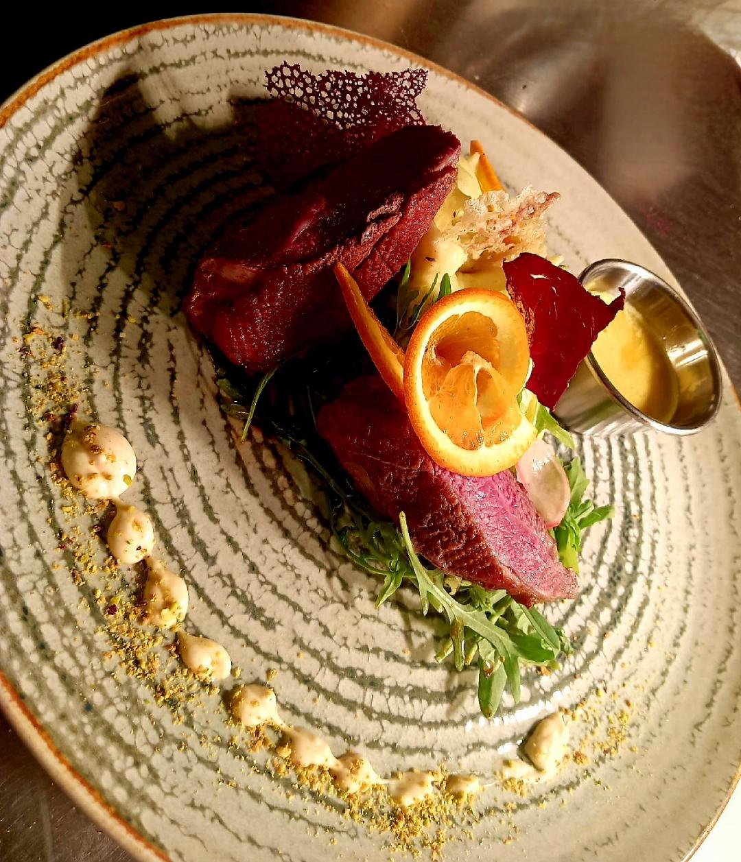 Piept de rata cu sos de portocale si piure cu trufe/Duck breast with orange sauce and truffle mashed potatoes - imagine 2