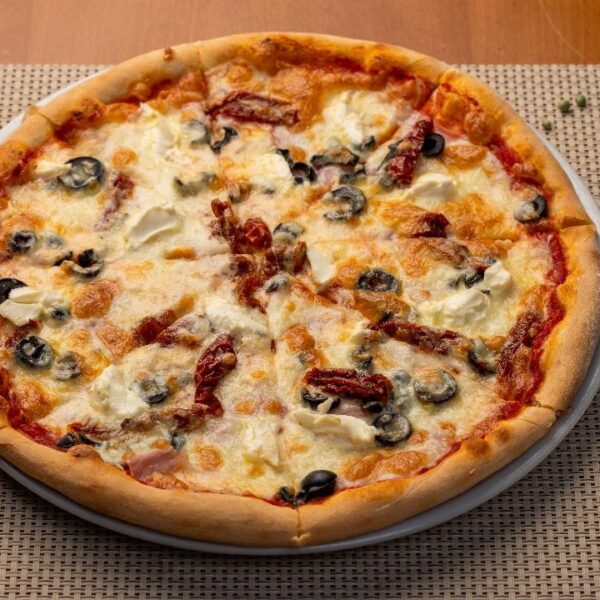 Pizza Pomodori Secchi/Pizza with dried tomatoes