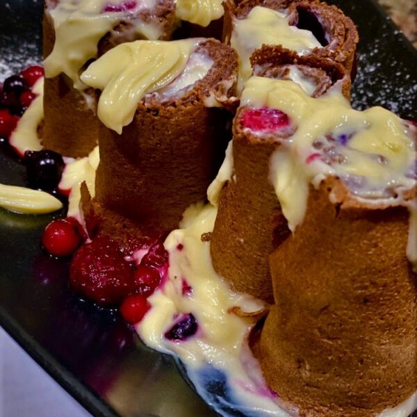 Clatite cu mascarpone fructe de padure si vanilie/Pancakes with mascarpone, berries and vanilla