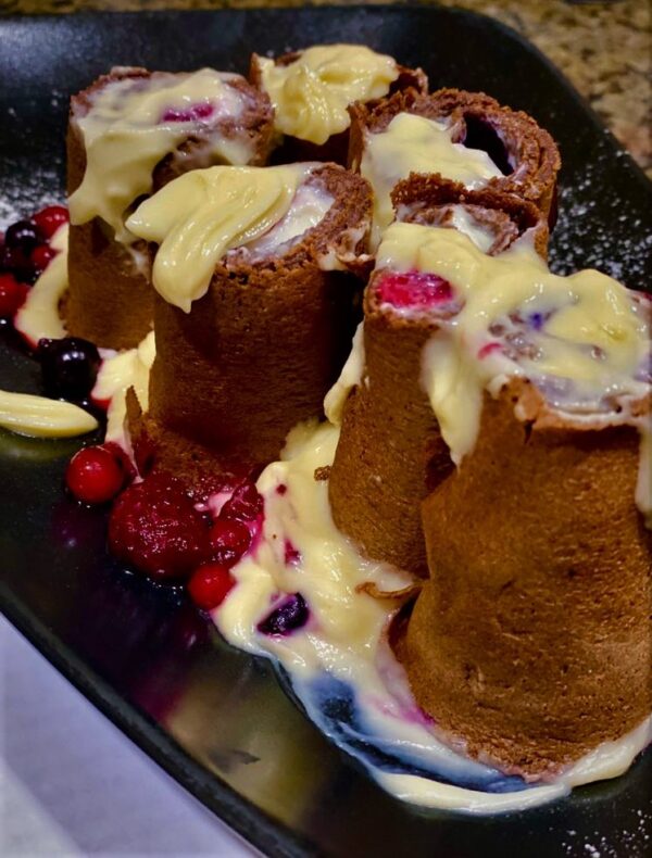 Clatite cu mascarpone fructe de padure si vanilie/Pancakes with mascarpone, berries and vanilla