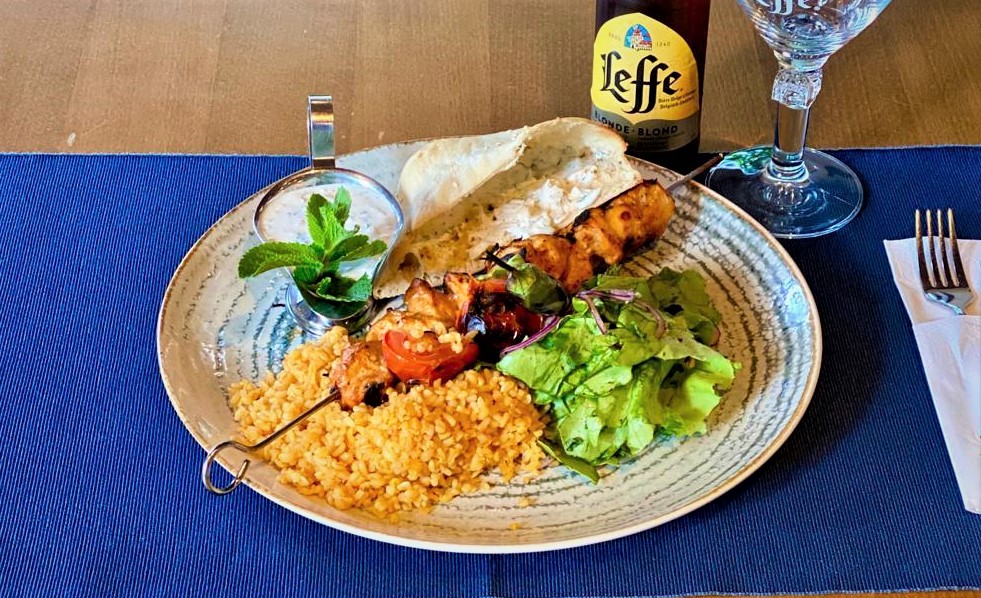 Frigarui de pui Sis Tauk cu orez turcesc/Chicken skewers Sis Tauk with Turkish rice