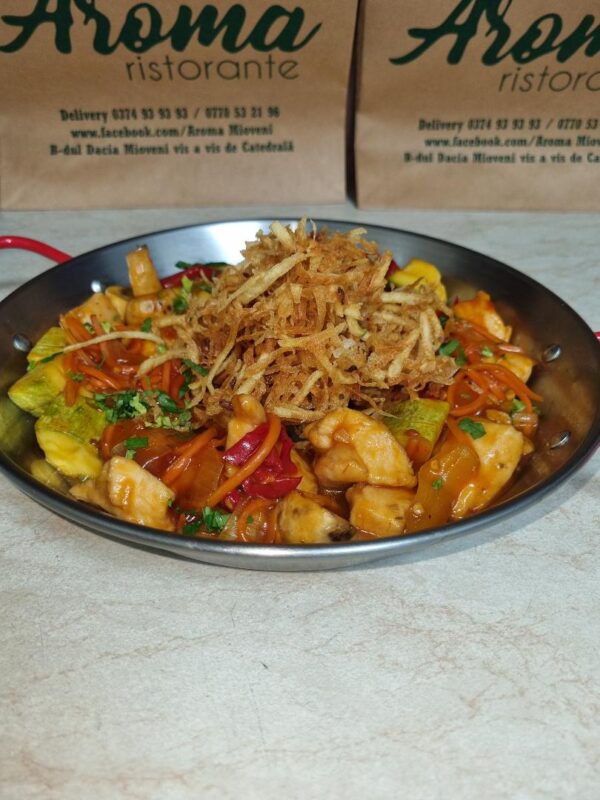 Tigaie de pui cu legume si cartofi crispy/Chicken skillet with vegetables and crispy potatoes