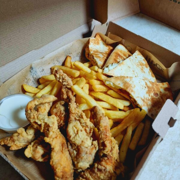 Combo Crispy strips si Quesadilla cheese