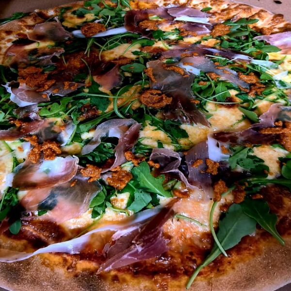 Pizza Prosciutto crudo mozzarella fresh