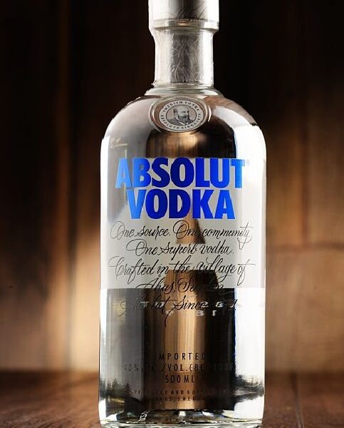 Vodka Absolut + 1l Suc natural